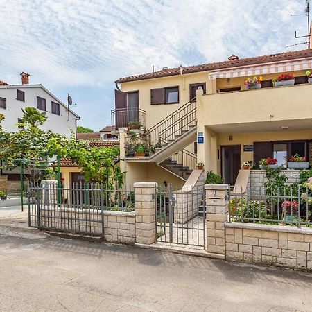 2 Bedroom Stunning Apartment In רוביני מראה חיצוני תמונה