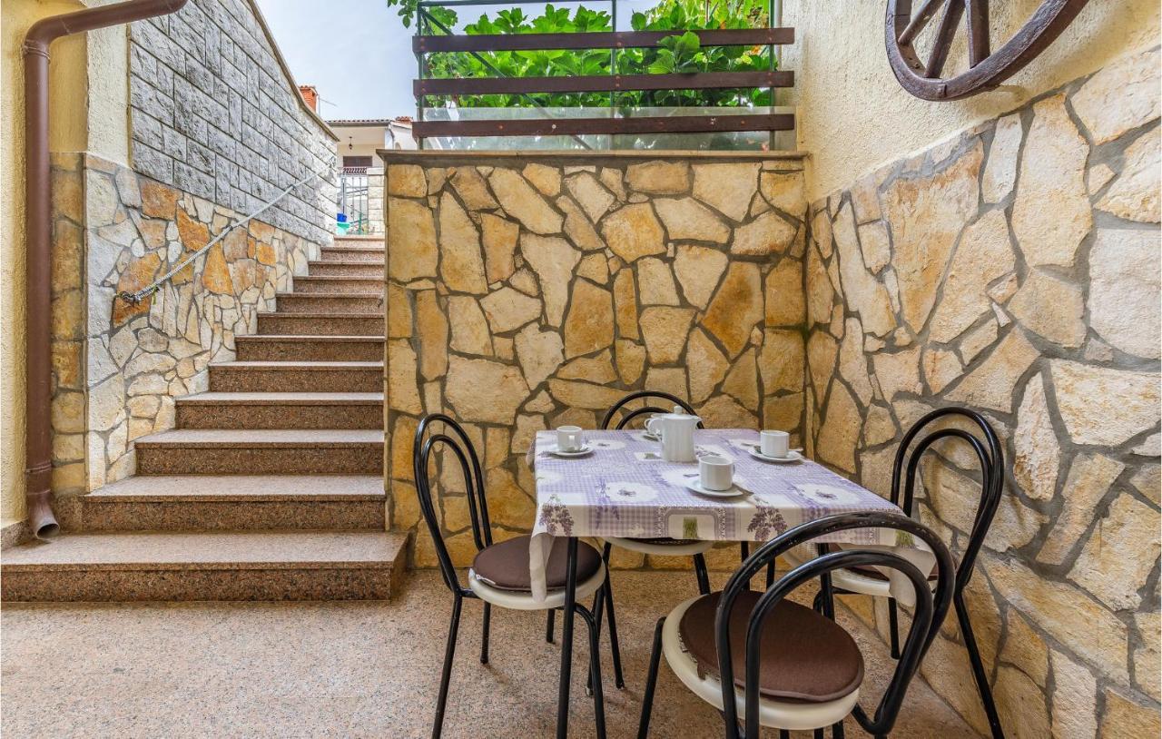 2 Bedroom Stunning Apartment In רוביני מראה חיצוני תמונה