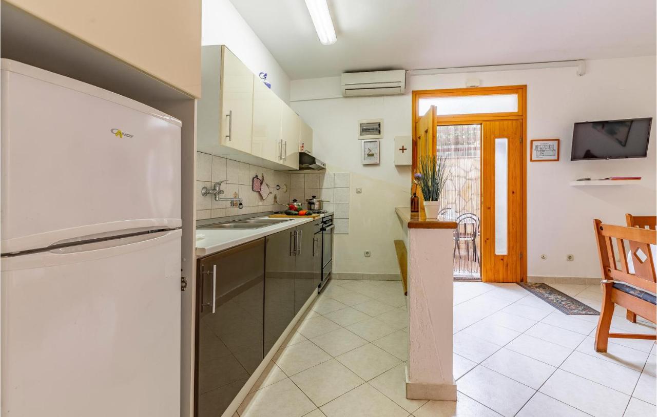 2 Bedroom Stunning Apartment In רוביני מראה חיצוני תמונה