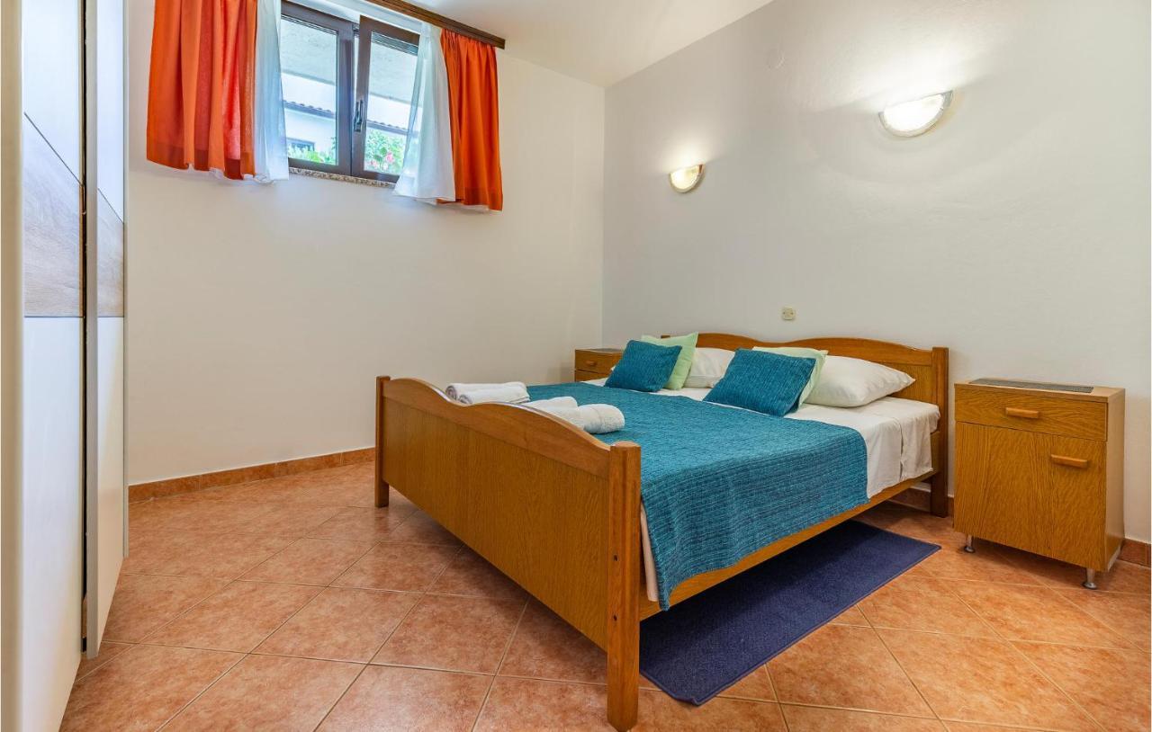 2 Bedroom Stunning Apartment In רוביני מראה חיצוני תמונה