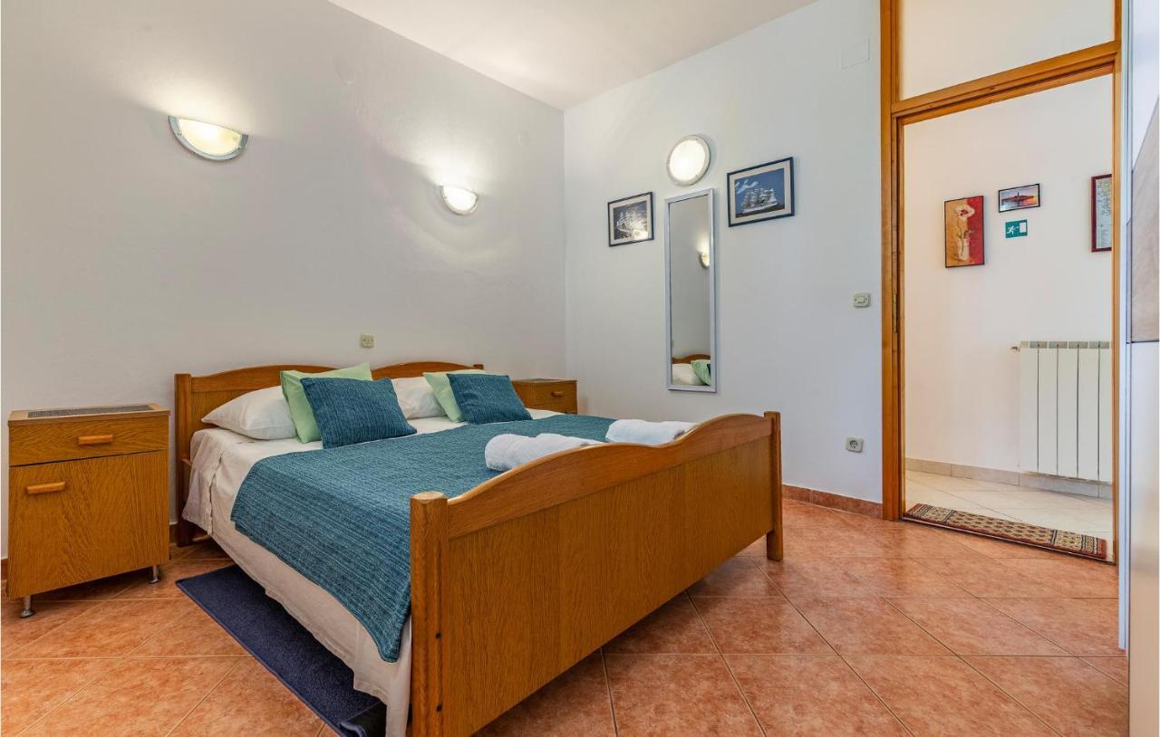 2 Bedroom Stunning Apartment In רוביני מראה חיצוני תמונה