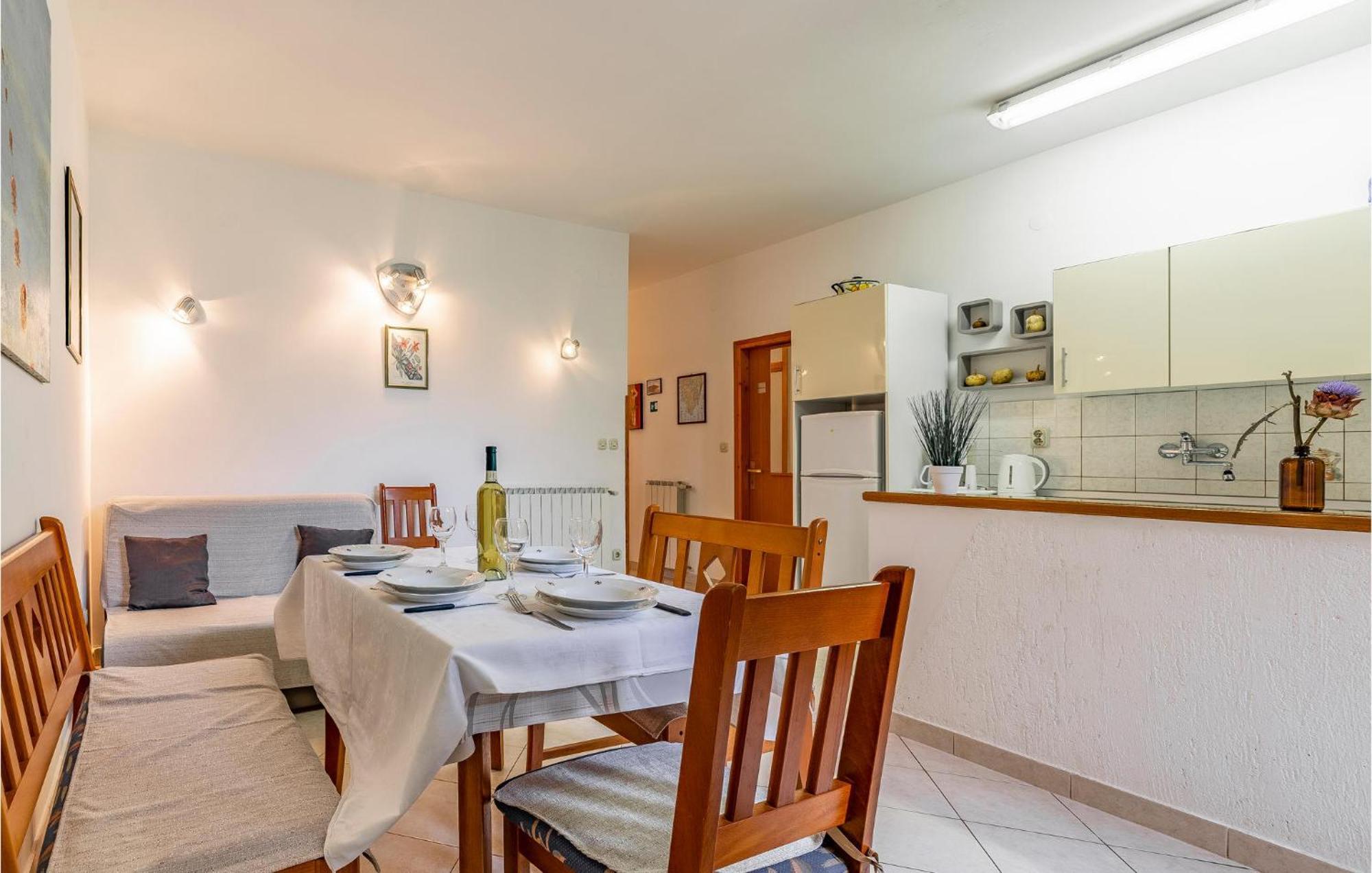2 Bedroom Stunning Apartment In רוביני מראה חיצוני תמונה